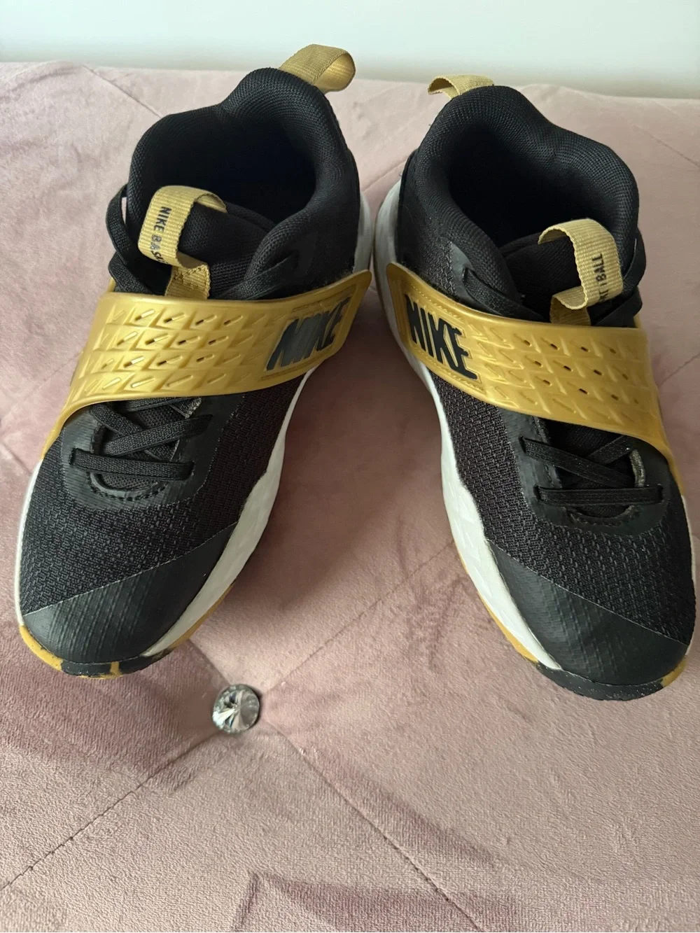 Nike Kids Boys Hustle D12 Basketball Sneakers Size 1 Youth